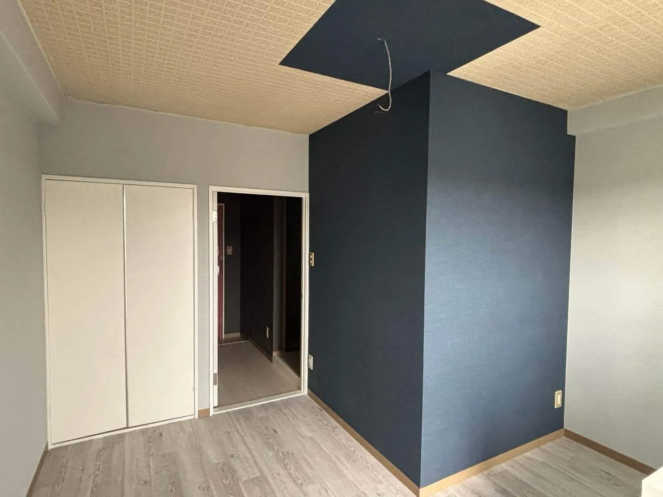 お部屋の雰囲気をガラッと変える!壁紙クロスと床フロアの張替え工事